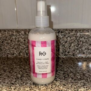 R+Co Candy Stripe Protect Detangling Spray - Pink and White